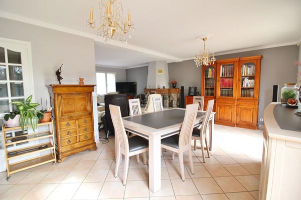 Maison familiale 4 chambres avec confort de vie plain-pied ! 545 000 € **  - Référence  26-3898