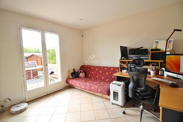 Maison familiale 4 chambres avec confort de vie plain-pied ! 545 000 € **  - Référence  26-3898