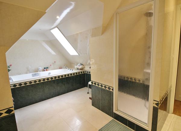 Maison familiale 4 chambres avec confort de vie plain-pied ! 545 000 € **  - Référence  26-3898