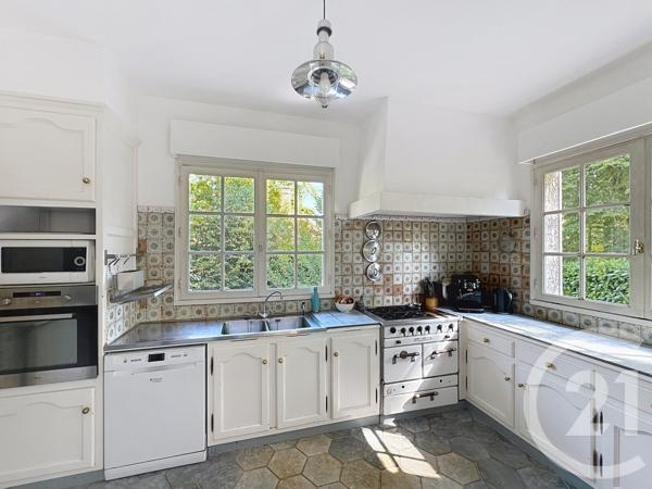 Maison à vendre  11 pièces - 350 m2 MARNES LA COQUETTE - 92