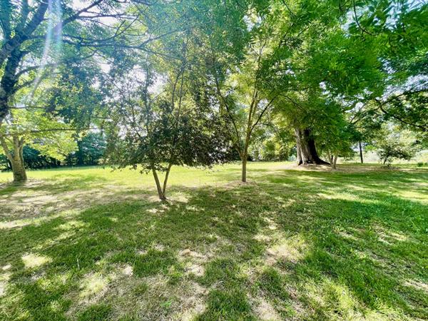 Maison L'Isle Jourdain 3 pièce(s) 75 m², grand garage et combles isolées