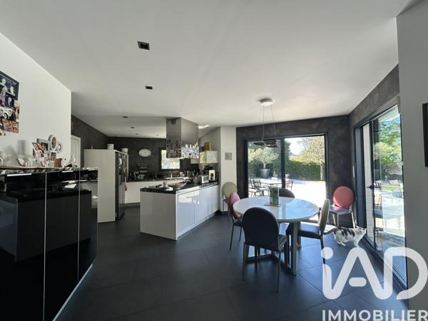 Maison à vendre 8 pièces 216 m² Mûrs-Erigné
