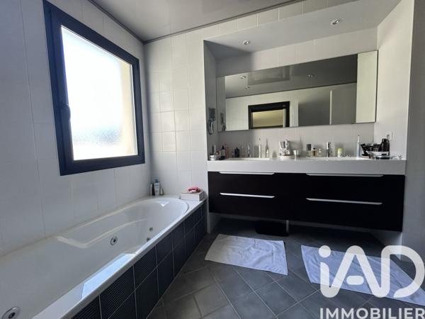 Maison à vendre 8 pièces 216 m² Mûrs-Erigné