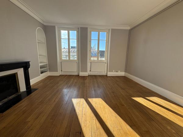 T3 rénové - Hyper-centre d'Orléans - Immeuble bourgeois