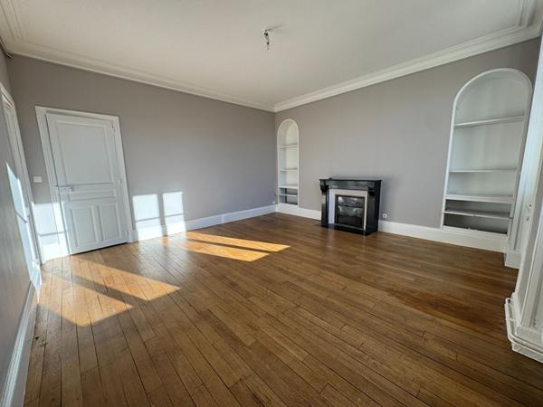 T3 rénové - Hyper-centre d'Orléans - Immeuble bourgeois