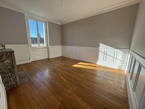 T3 rénové - Hyper-centre d'Orléans - Immeuble bourgeois