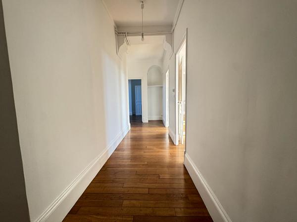 T3 rénové - Hyper-centre d'Orléans - Immeuble bourgeois