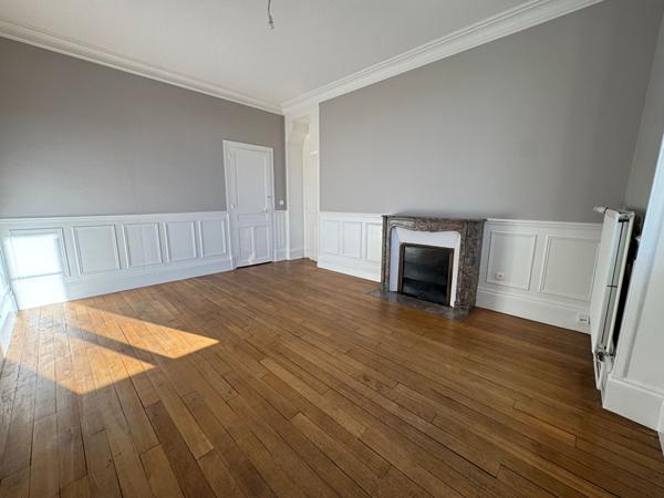 T3 rénové - Hyper-centre d'Orléans - Immeuble bourgeois