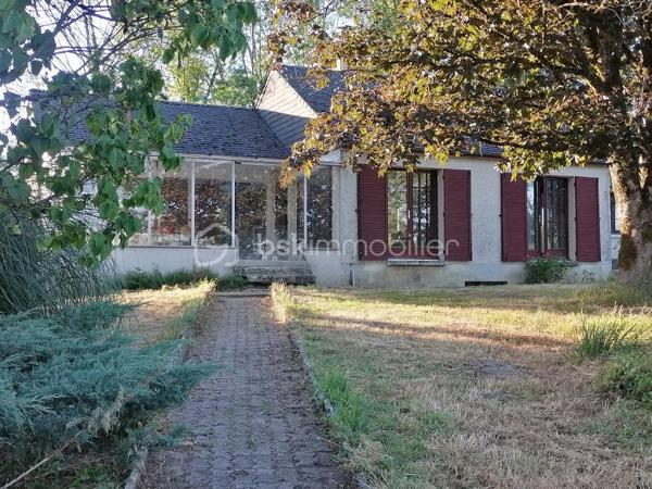 PROCHE RETHEL ET AXE CHARLEVILLE/REIMS, bel écrin de verdure pour ce pavillon comprenant de plain-pied : cuisine, séjour double donnant sur véranda de 22 m² environ, 2 chambres, bureau et sdb. Sous-sol aménagé comprenant 2 chambres supplémentaires, idéal pour ados, salle de sport... Terrain paysager de 2200 m² environ avec arbres fruitiers,, puits et vaste dépendance offrant de nombreuses possibilités. Merci de bien vouloir le contacter exclusivement par téléphone au 06 81 54 94 78.