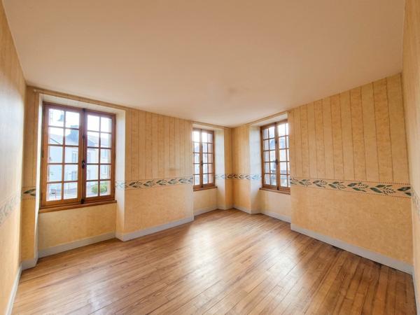 Maison
         5 pièces
        - 78 m² Exclusivité 169 000 € *