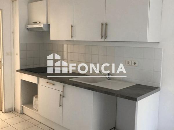 Location Appartement 3 pièces 75.18 m² - 27 CHEMIN DE MONTEAU Villeneuve Les Avignon 30400