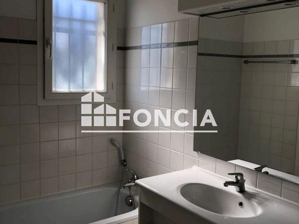 Location Appartement 3 pièces 75.18 m² - 27 CHEMIN DE MONTEAU Villeneuve Les Avignon 30400