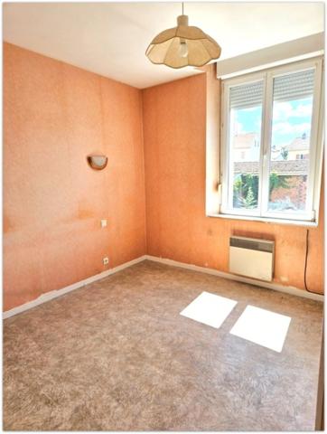 Maison à vendre : local professionnel et un logement 5  pièces THAON LES VOSGES (88)
