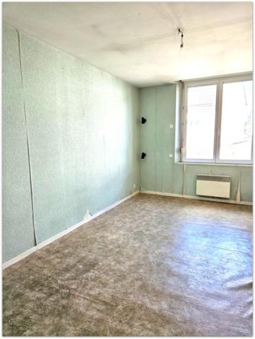 Maison à vendre : local professionnel et un logement 5  pièces THAON LES VOSGES (88)