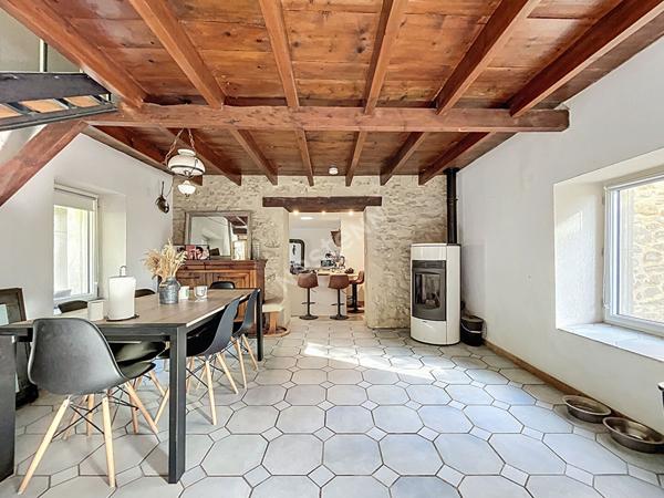 CORPS DE FERME DE 3 HABITATIONS INDEPENDANTES DANS UN ENVIRONNEMENT CALME