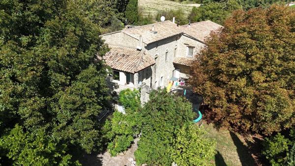 CORPS DE FERME DE 3 HABITATIONS INDEPENDANTES DANS UN ENVIRONNEMENT CALME