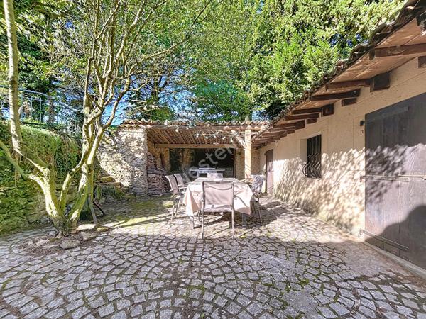 CORPS DE FERME DE 3 HABITATIONS INDEPENDANTES DANS UN ENVIRONNEMENT CALME