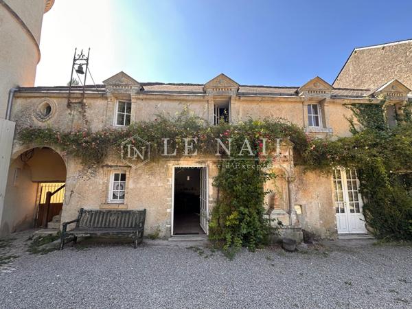 En Vendée, beau château du XVème et du XIXème siècle dans un parc de 10 hectares