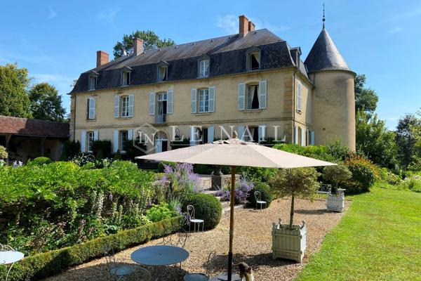 Très joli château du XVIIIe siècle en Nivernais