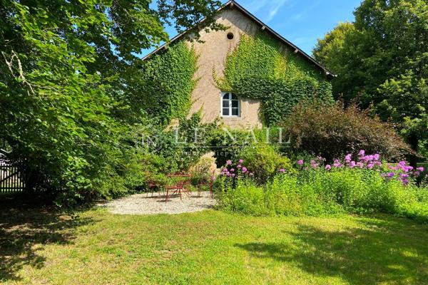 Très joli château du XVIIIe siècle en Nivernais