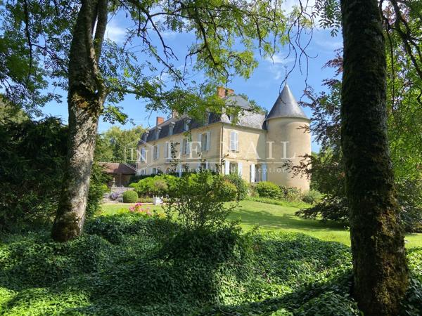 Très joli château du XVIIIe siècle en Nivernais