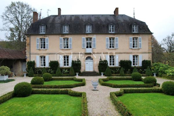 Très joli château du XVIIIe siècle en Nivernais