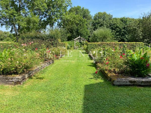 Très joli château du XVIIIe siècle en Nivernais