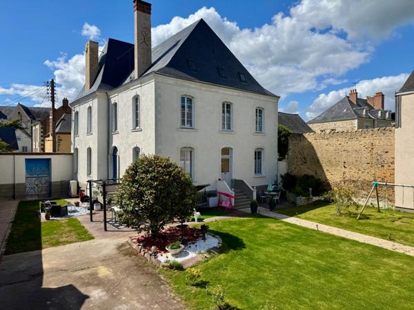 Craon – Maison de Maître rénovée – 265 m² – Jardin – Dépendances