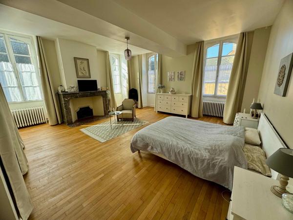 Craon – Maison de Maître rénovée – 265 m² – Jardin – Dépendances