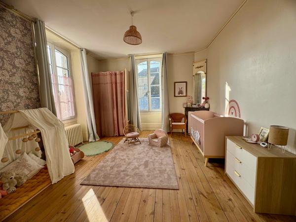 Craon – Maison de Maître rénovée – 265 m² – Jardin – Dépendances