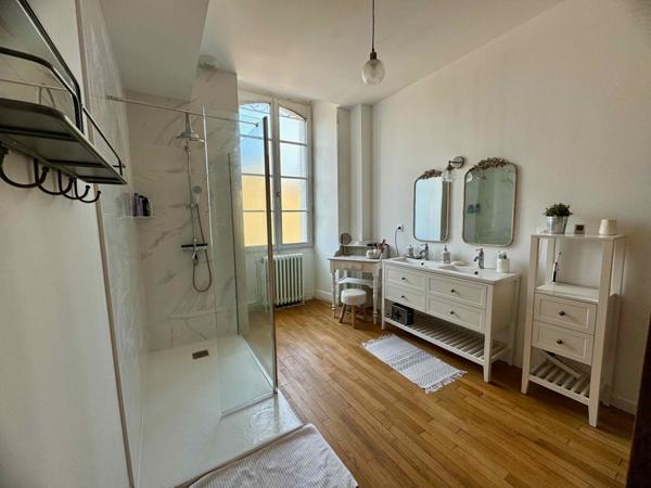 Craon – Maison de Maître rénovée – 265 m² – Jardin – Dépendances