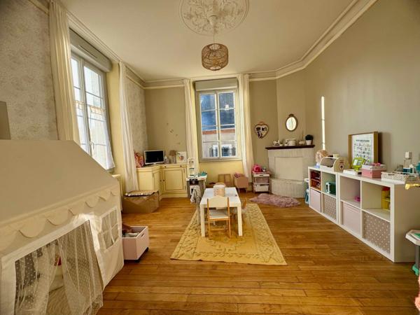 Craon – Maison de Maître rénovée – 265 m² – Jardin – Dépendances