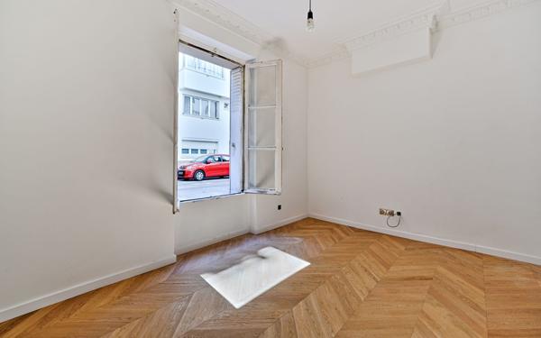 Appartement à vendre    2 pièces • 46 m2 Paris 15
