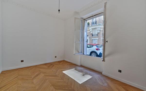 Appartement à vendre    2 pièces • 46 m2 Paris 15