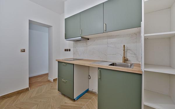 Appartement à vendre    2 pièces • 46 m2 Paris 15