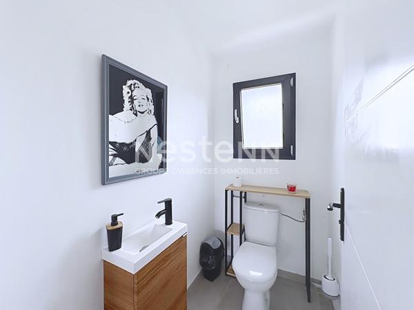 Belle maison contemporaine 6 pièces de 148 m2 avec piscine, terrain de volley, salle de sport, dépendance et grand garage sur terrain de 2300 m² Tourouzelle 11200