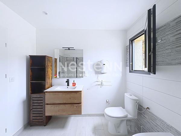 Belle maison contemporaine 6 pièces de 148 m2 avec piscine, terrain de volley, salle de sport, dépendance et grand garage sur terrain de 2300 m² Tourouzelle 11200