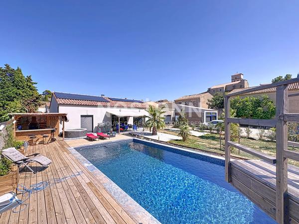 Belle maison contemporaine 6 pièces de 148 m2 avec piscine, terrain de volley, salle de sport, dépendance et grand garage sur terrain de 2300 m² Tourouzelle 11200
