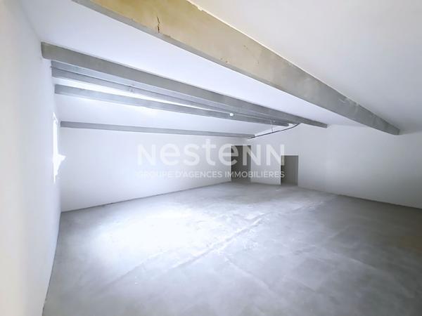 Belle maison contemporaine 6 pièces de 148 m2 avec piscine, terrain de volley, salle de sport, dépendance et grand garage sur terrain de 2300 m² Tourouzelle 11200