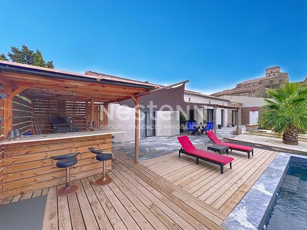 Belle maison contemporaine 6 pièces de 148 m2 avec piscine, terrain de volley, salle de sport, dépendance et grand garage sur terrain de 2300 m² Tourouzelle 11200