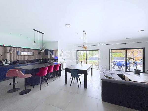 Belle maison contemporaine 6 pièces de 148 m2 avec piscine, terrain de volley, salle de sport, dépendance et grand garage sur terrain de 2300 m² Tourouzelle 11200