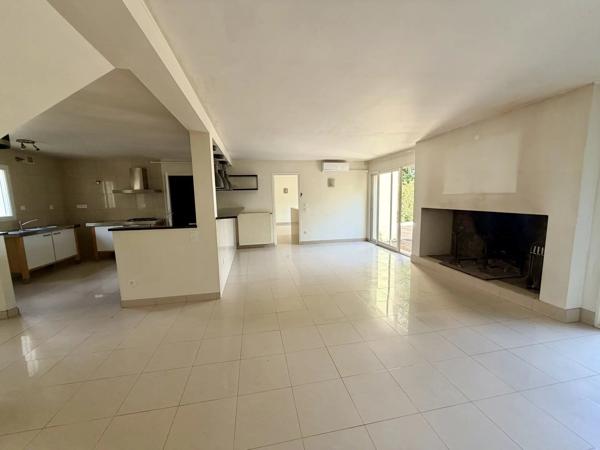 Location                                                      Maison
                        
                     6 pièces                      160 m2                     à Brive-la-Gaillarde