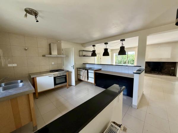 Location                                                      Maison
                        
                     6 pièces                      160 m2                     à Brive-la-Gaillarde