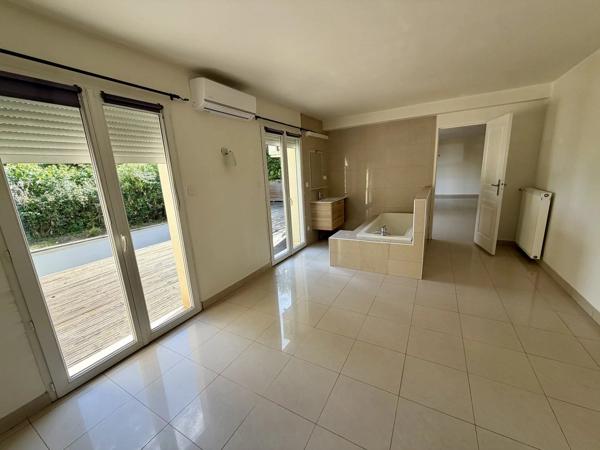 Location                                                      Maison
                        
                     6 pièces                      160 m2                     à Brive-la-Gaillarde