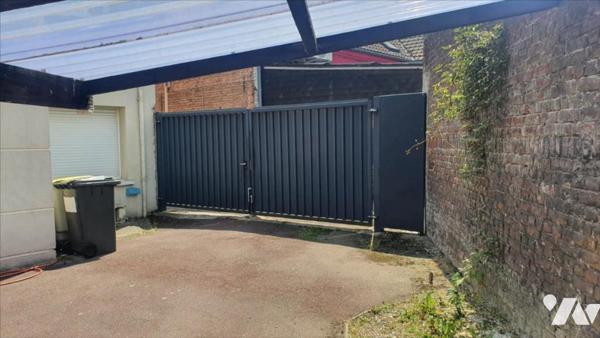 IMMEUBLE MIXTE (local commercial et 2 appartements)