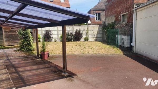 IMMEUBLE MIXTE (local commercial et 2 appartements)