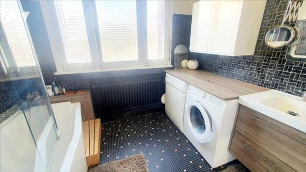 IMMEUBLE MIXTE (local commercial et 2 appartements)