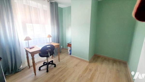 IMMEUBLE MIXTE (local commercial et 2 appartements)