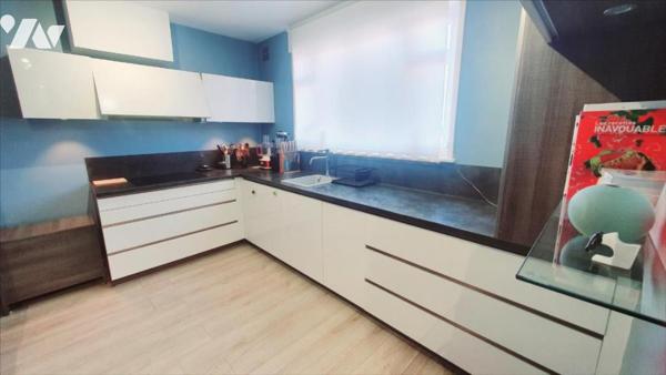 IMMEUBLE MIXTE (local commercial et 2 appartements)