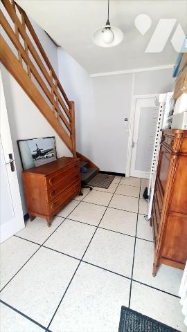 IMMEUBLE MIXTE (local commercial et 2 appartements)